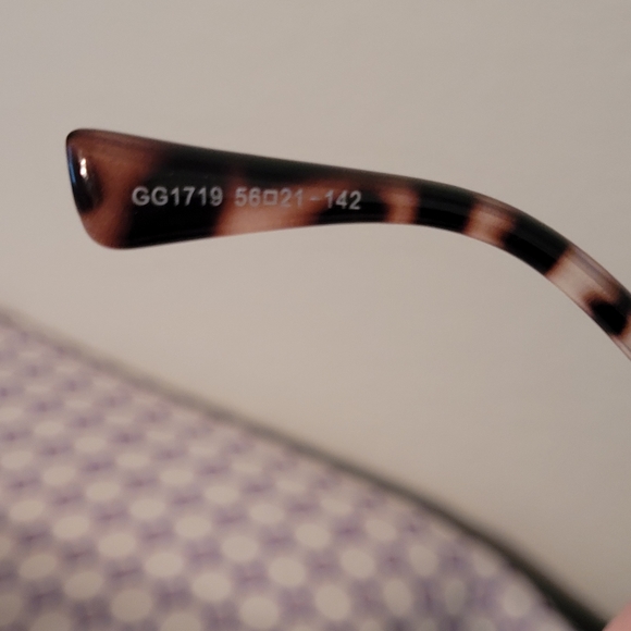 Gucci Black and Brown Tortoiseshell Sunglasses - Picture 11 of 11